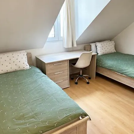 Large Quiet Whole House Near Historic Centre *