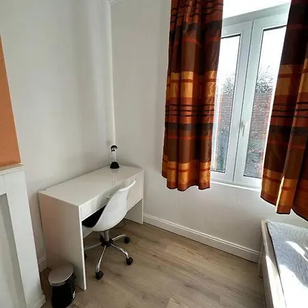 Large Quiet Whole House Near Historic Centre *