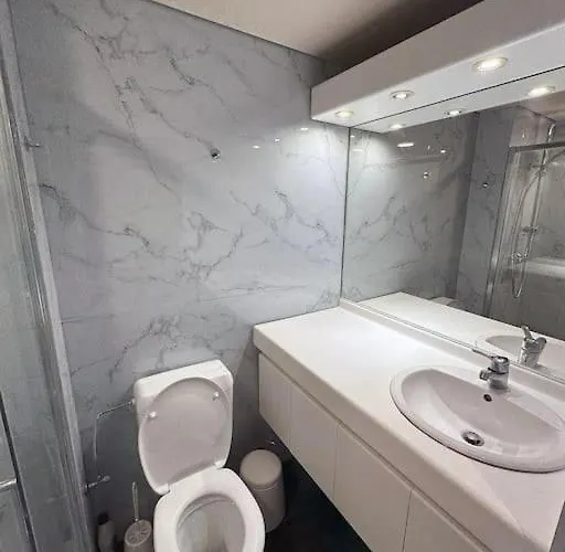 ゲストハウス Large Quiet Charming In House Near Historic Centre