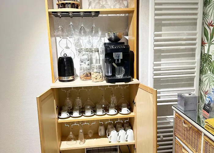 ゲストハウス Large Quiet Charming In House Near Historic Centre *