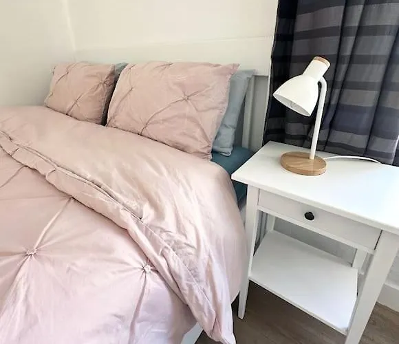 Casa de hóspedes Large Quiet Charming In House Near Historic Centre *