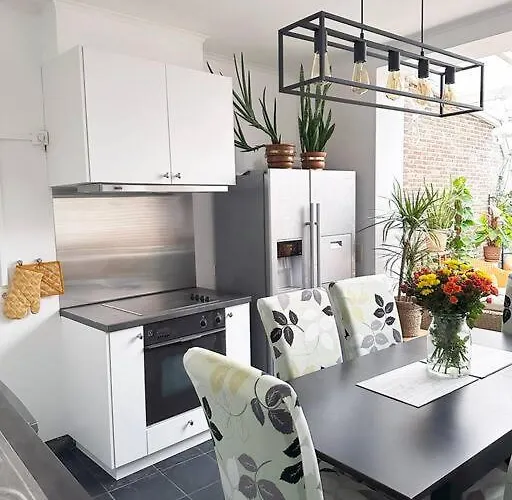 Casa de hóspedes Large Quiet Charming In House Near Historic Centre