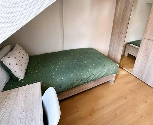 Casa de hóspedes Large Quiet Charming In House Near Historic Centre *