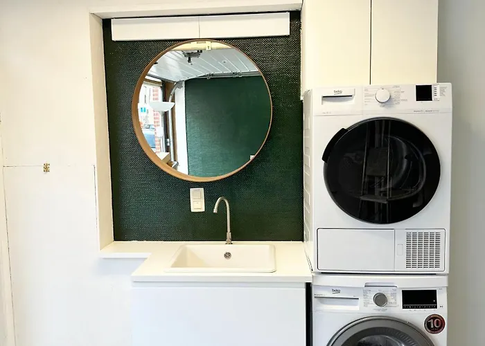 Casa de hóspedes Large Quiet Charming In House Near Historic Centre *